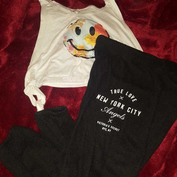 Victoria secret Pants - Victoria's Secret sweatpants with shirt Victoria secret Pants - Victoria's Secret sweatpants with shirt